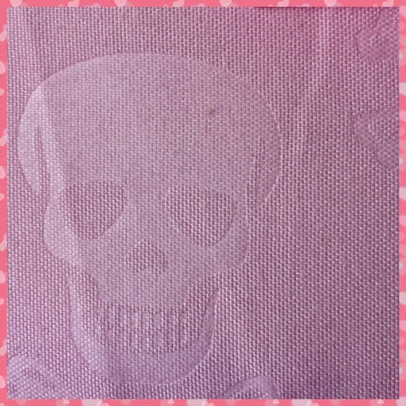 Betsey Johnson Embossed Pink Skull Queen Sheets - Picture 5 of 7